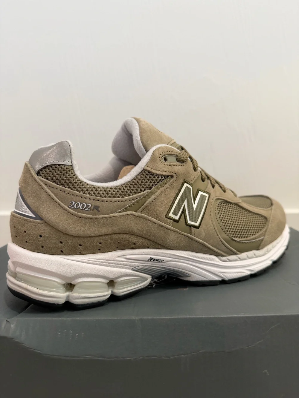 New Balance 2002R 'Olive/White' (M2002RJG) US Size 11 Mens